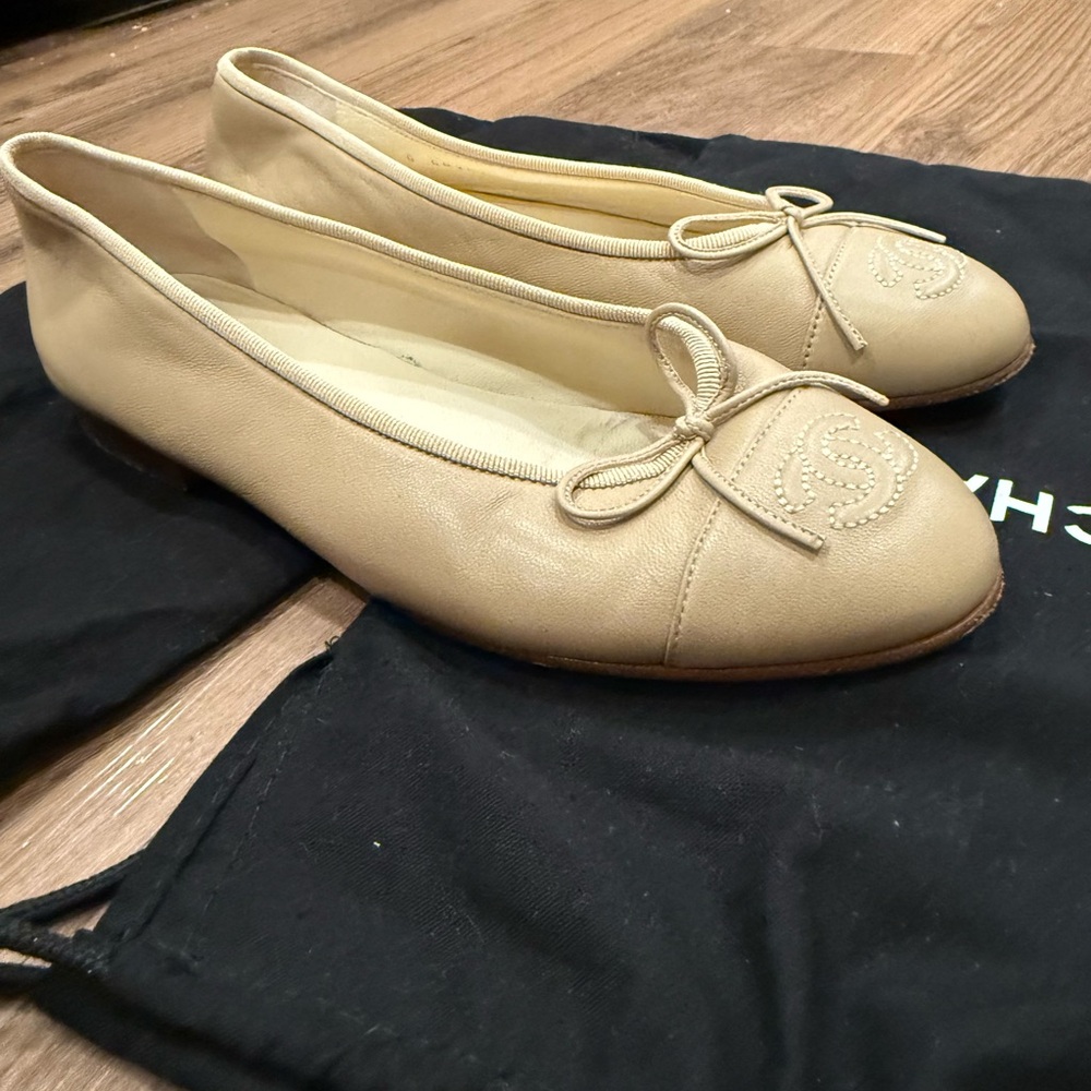 CHANEL beige ballet flats - Picture 9 of 9